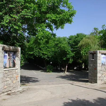 Mouria & Bed & Breakfast 3*