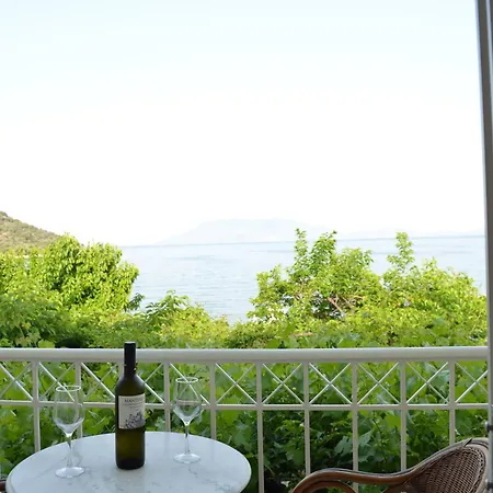Mouria & Bed & Breakfast 4*