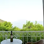 Mouria & Bed & Breakfast 4*