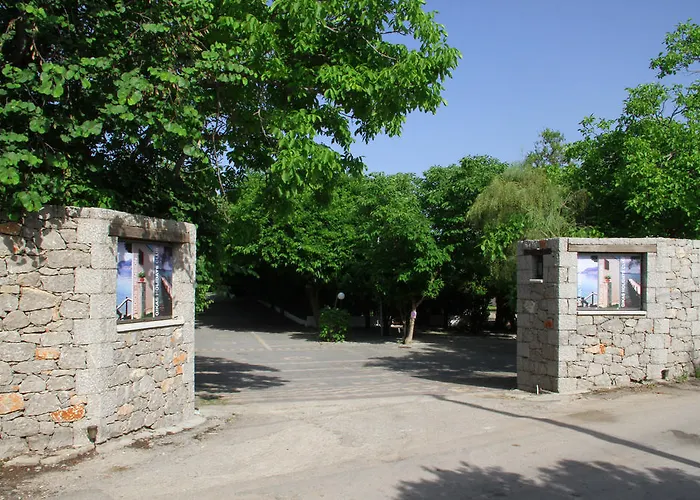 Mouria & Bed & Breakfast 4*