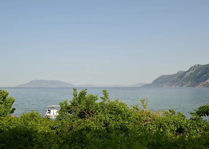 Alojamento de Acomodação e Pequeno-almoço Mouria & 4*