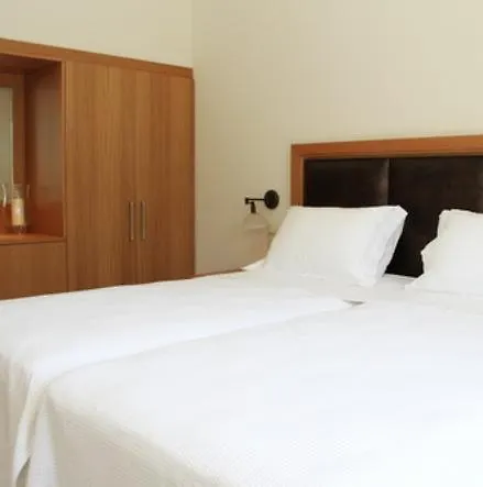 Mouria & Bed & Breakfast 4*